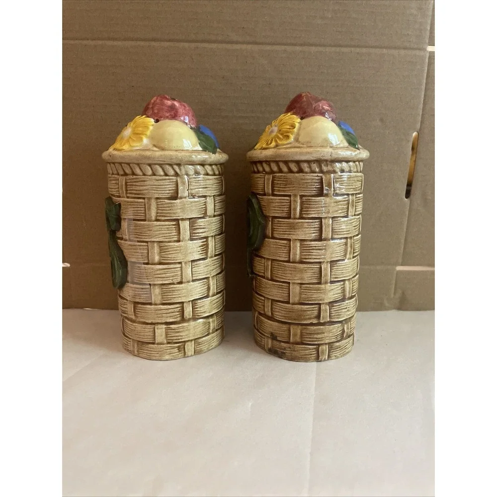 Vintage Stovetop Ceramic Basket‎ Weave Salt & Pepper Shakers Fruit Flower 6